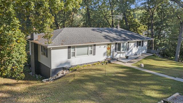 front view picture of 1055 Woodland Beach Beach, Battle Creek, MI. 49014