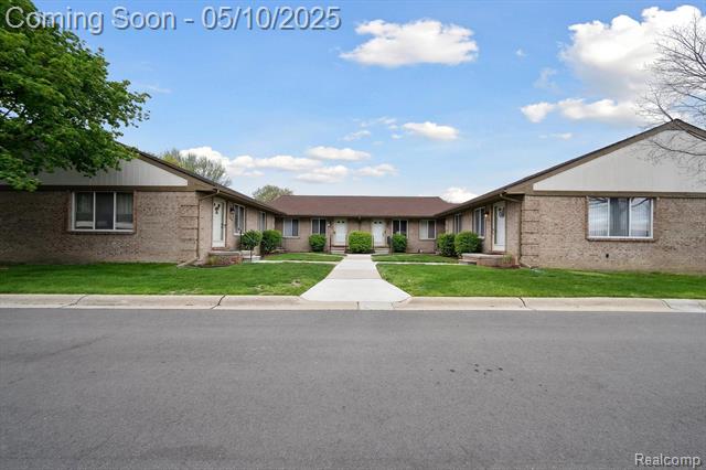 front view picture of 26871 Villa Calabrese, Warren, MI. 48091