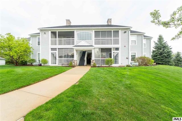 front view picture of 745 W Barrington Circle, Jackson, MI. 49203