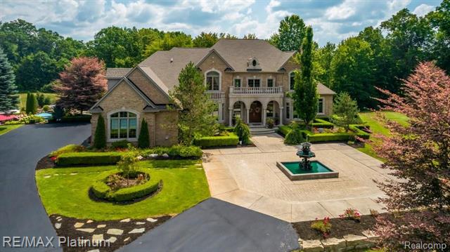 front view picture of 1221 Wilderness Hills Trail, Pinckney, MI. 48169