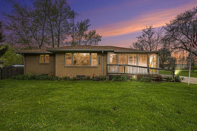front view picture of 2228 Washington Avenue, Saint Joseph, MI. 49085