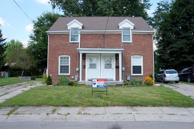 front view picture of 717 Oxford Court, Adrian, MI. 49221
