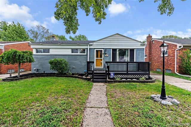 front view picture of 926 Parliament Ave, Madison Heights, MI. 48071