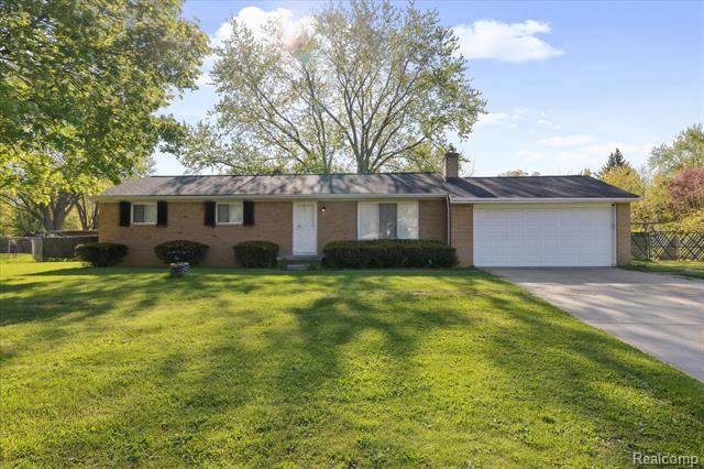 front view picture of 4421 Lawnwood Lane, Burton, MI. 48529