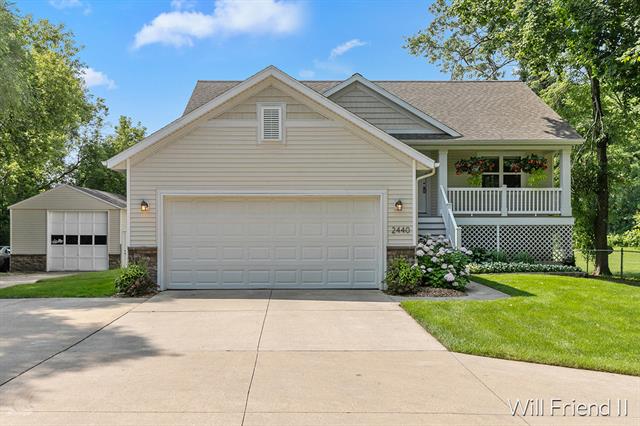 front view picture of 2440 52Ndsw  Street, Wyoming, MI. 49519