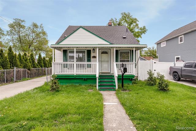 front view picture of 3318 Wakefield Rd, Berkley, MI. 48072
