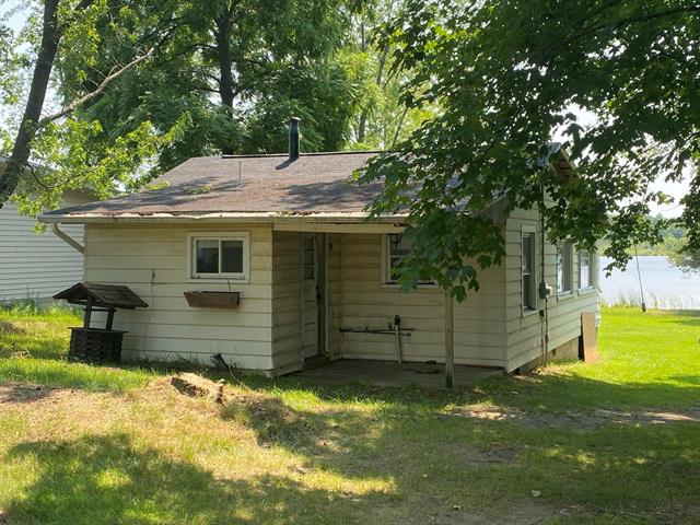 front view picture of 150 E Channel Dr, Sheridan, MI. 48884