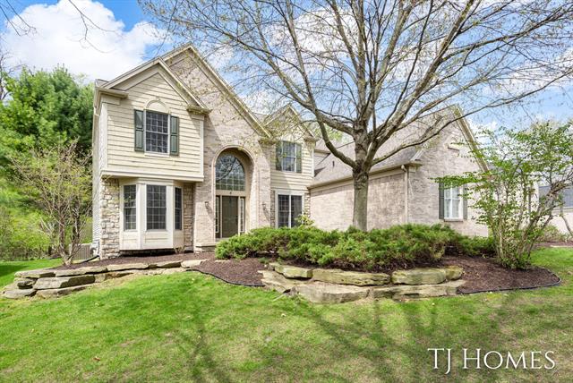 front view picture of 2383 Arbor Treese  Court, Grand Rapids, MI. 49546