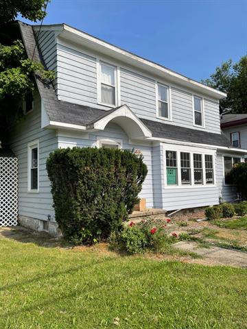 front view picture of 107 N Lakeview Avenue, Sturgis, MI. 49091