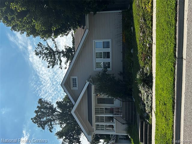 front view picture of 235 N Calhoun Street, Lapeer, MI. 48446