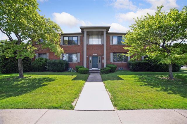 front view picture of 32708 Harper Avenue, Saint Clair Shores, MI. 48082