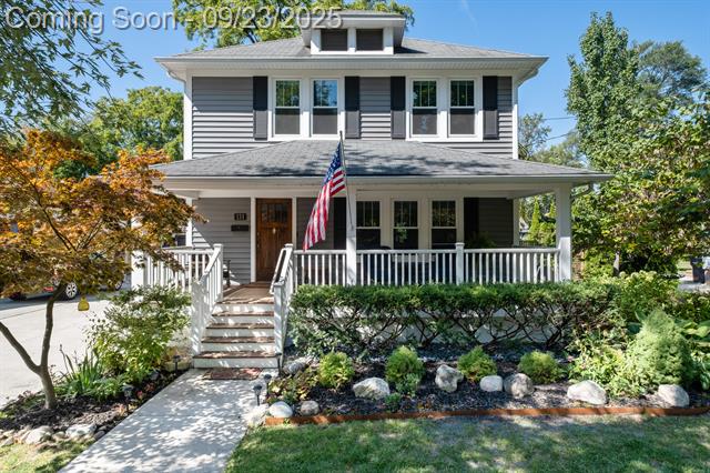 front view picture of 131 S Monroene  Street, Rockford, MI. 49341