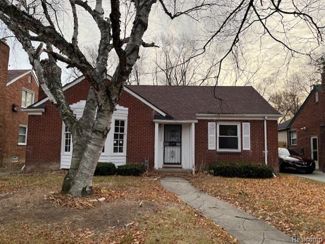 front view picture of 17694 Shaftsbury Avenue, Detroit, MI. 48219