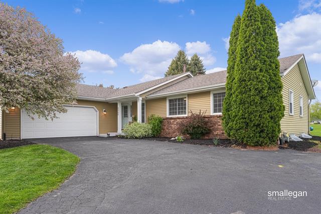 front view picture of 6968 Camino Del Reyne  Drive, Rockford, MI. 49341