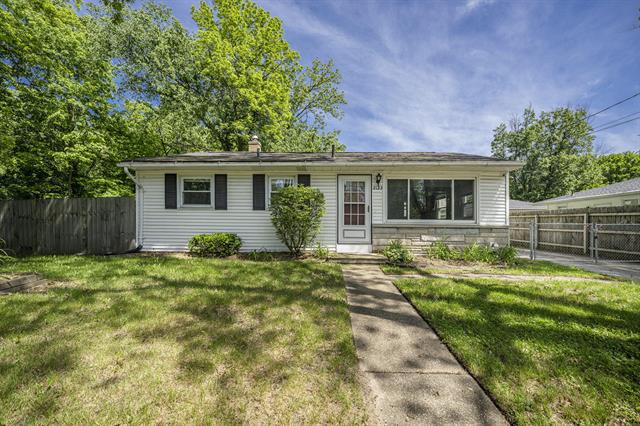 front view picture of 2123 Humphrey Street, Kalamazoo, MI. 49048