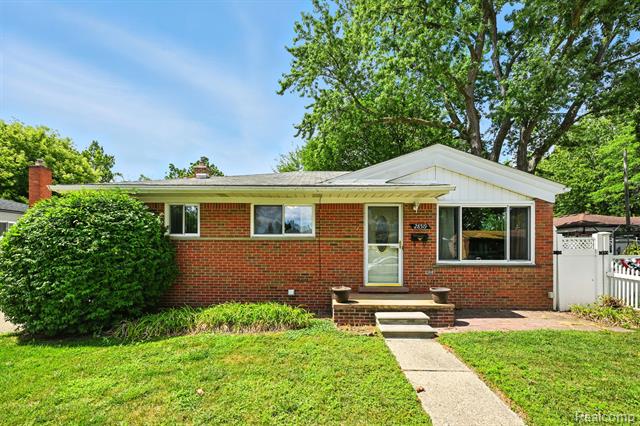 front view picture of 28519 Park Ct, Madison Heights, MI. 48071