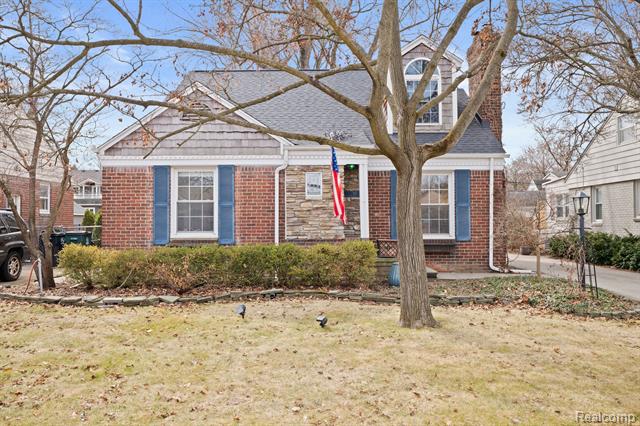 front view picture of 917 Cedar Hill Dr, Royal Oak, MI. 48067