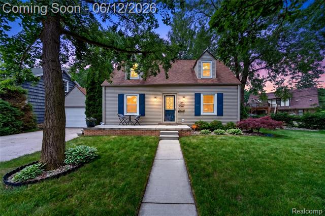front view picture of 407 Waverley Ave, Royal Oak, MI. 48067