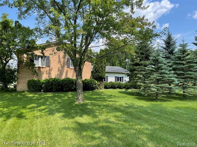 front view picture of 8255 Burpee Road, Grand Blanc, MI. 48439