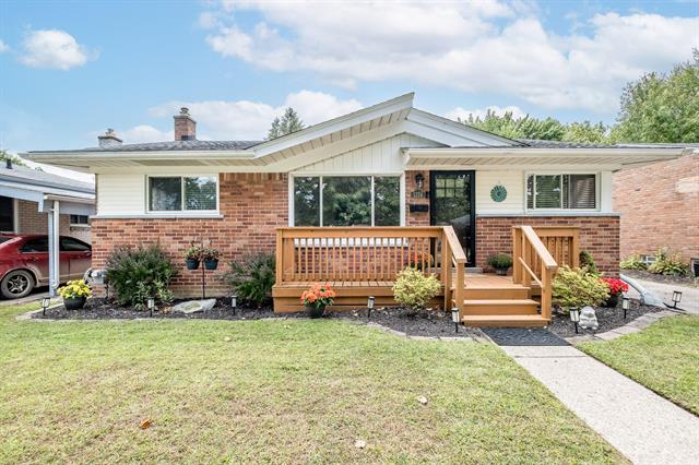 front view picture of 1374 Diana Ave, Madison Heights, MI. 48071