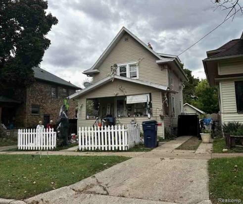 front view picture of 109 N Thompson St, Jackson, MI. 49202
