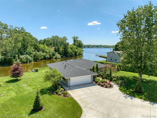 front view picture of 5751 Browns Lake Rd, Jackson, MI. 49203