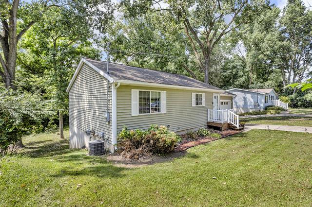 front view picture of 1028 Ellery Ave, Jackson, MI. 49202
