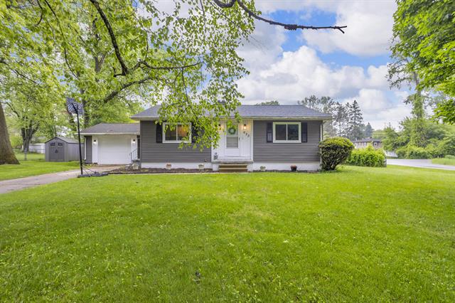 front view picture of 623 Pawnee St, Jackson, MI. 49203