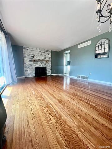 front view picture of 19031 Green Spruce Ln, Southfield, MI. 48076