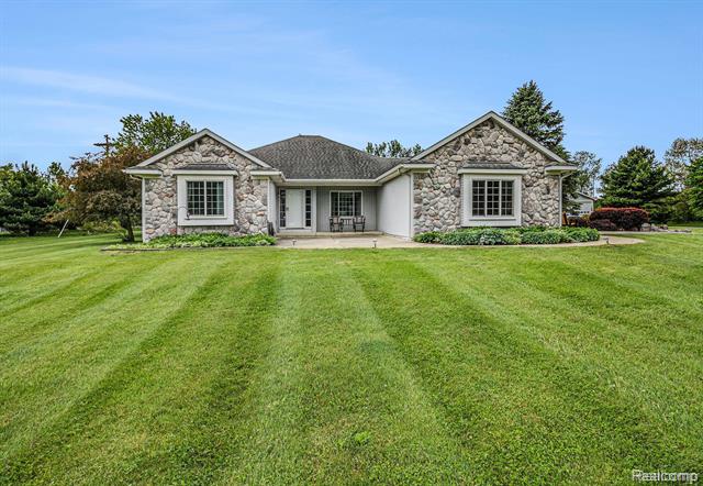 front view picture of 6268 Hazard Road, Fenton, MI. 48430