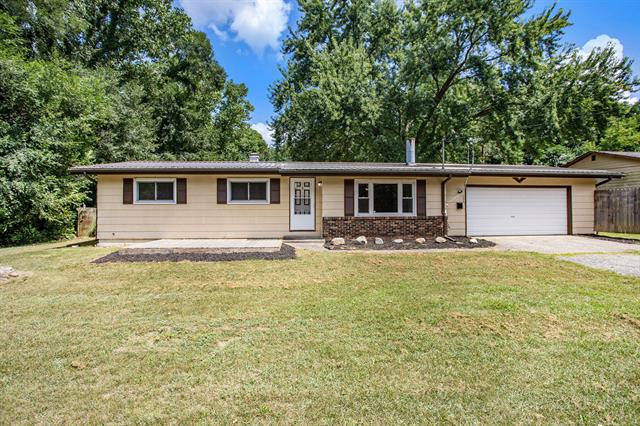 front view picture of 66319 Lakeview Road, Sturgis, MI. 49091