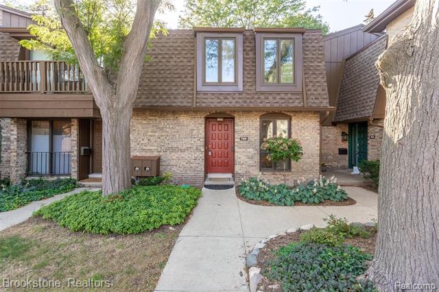 front view picture of 706 Greenhills Drive, Ann Arbor, MI. 48105