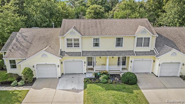 front view picture of 225 Meadow Pointe Drive, Fenton, MI. 48430