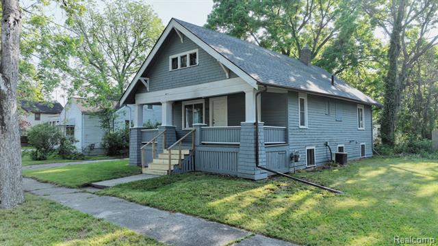 front view picture of 1906 N Charles, Saginaw, MI. 48602