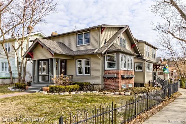 front view picture of 1702 N Washington Ave, Royal Oak, MI. 48067