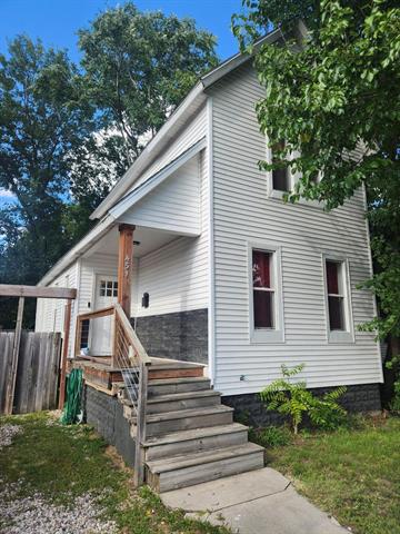 front view picture of 451 Hallse  Street, Grand Rapids, MI. 49507