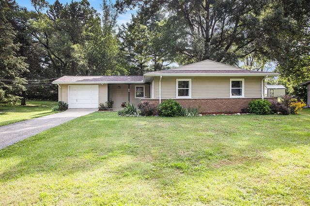 front view picture of 66 Wealthy Avenue, Battle Creek, MI. 49015