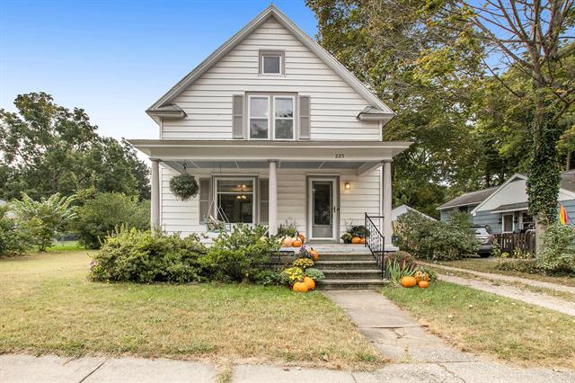front view picture of 225 Ida Street, Allegan, MI. 49010