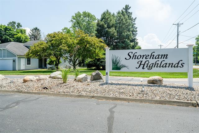 front view picture of 2460 Shoreham Highlands Street, Saint Joseph, MI. 49085