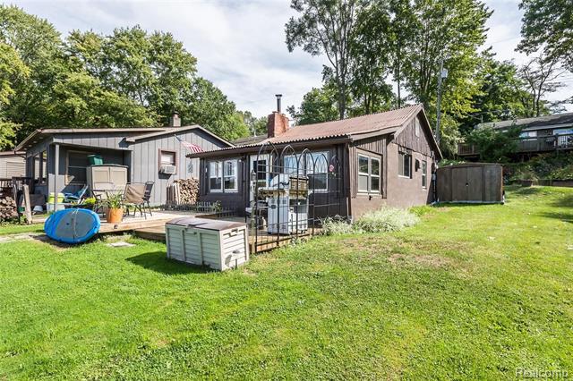 front view picture of 2555 Melvinn  Drive, Pinckney, MI. 48169