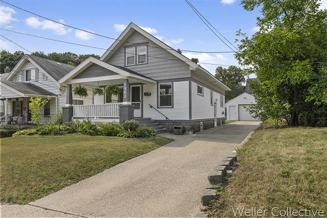 front view picture of 1462 Walkernw  Avenue, Grand Rapids, MI. 49504