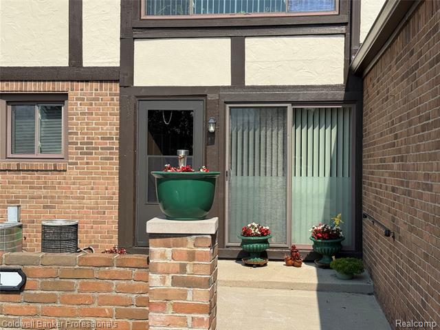 front view picture of 311 Country Club Drive, Saint Clair Shores, MI. 48082