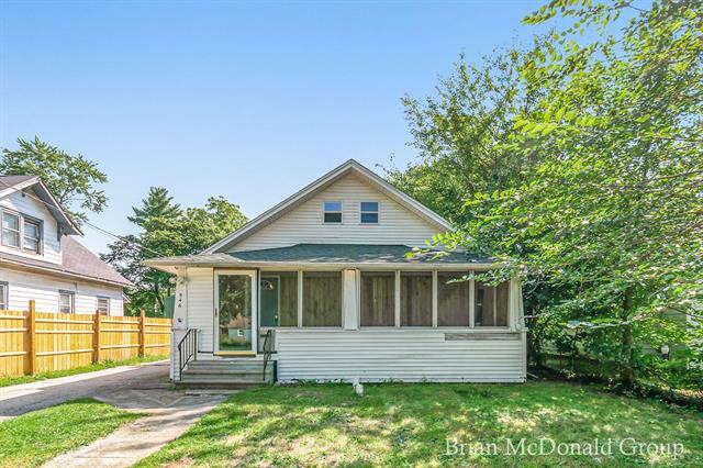 front view picture of 546 Washburn Avenue, Kalamazoo, MI. 49048