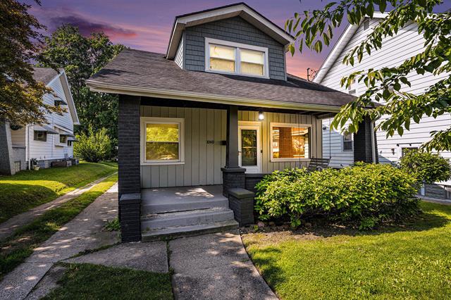 front view picture of 1060 Walkernw  Avenue, Grand Rapids, MI. 49504