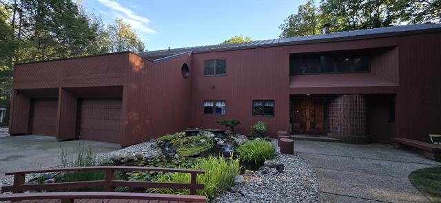 front view picture of 3920 Braeburn Drive, Muskegon, MI. 49441