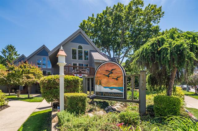 front view picture of 130 North Shore Drive, South Haven, MI. 49090