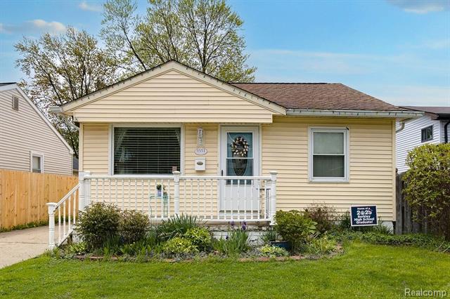 front view picture of 3551 Royal Ave, Berkley, MI. 48072