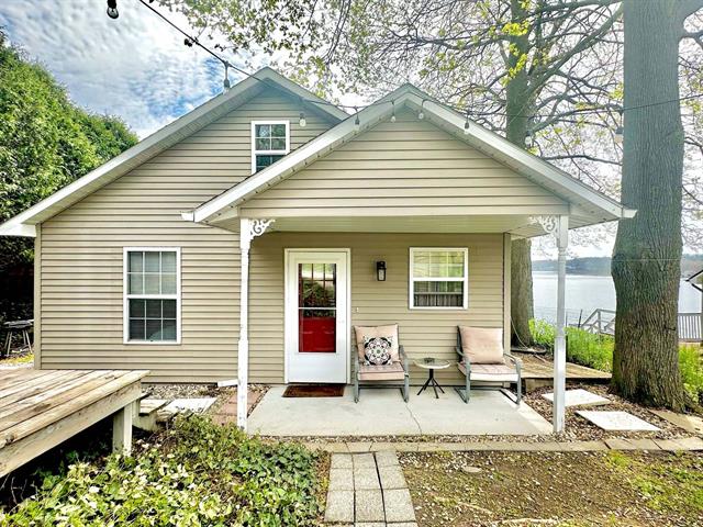 front view picture of 3431 W Shore Drive, Battle Creek, MI. 49017