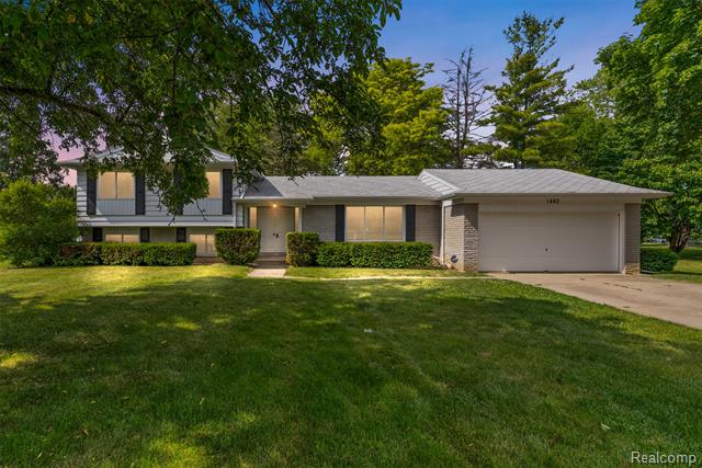 front view picture of 1483 Huntley Drive, Grand Blanc, MI. 48439