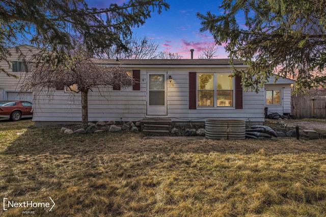 front view picture of 2076 Ala Street, Burton, MI. 48519